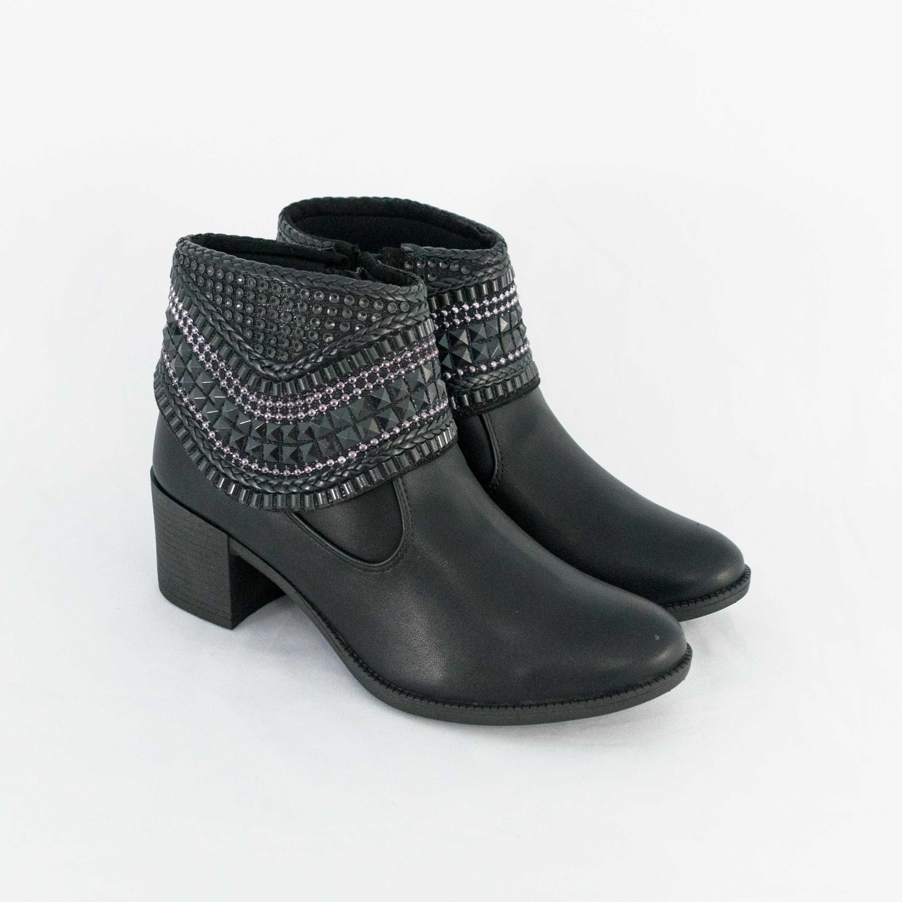 bota dakota garland