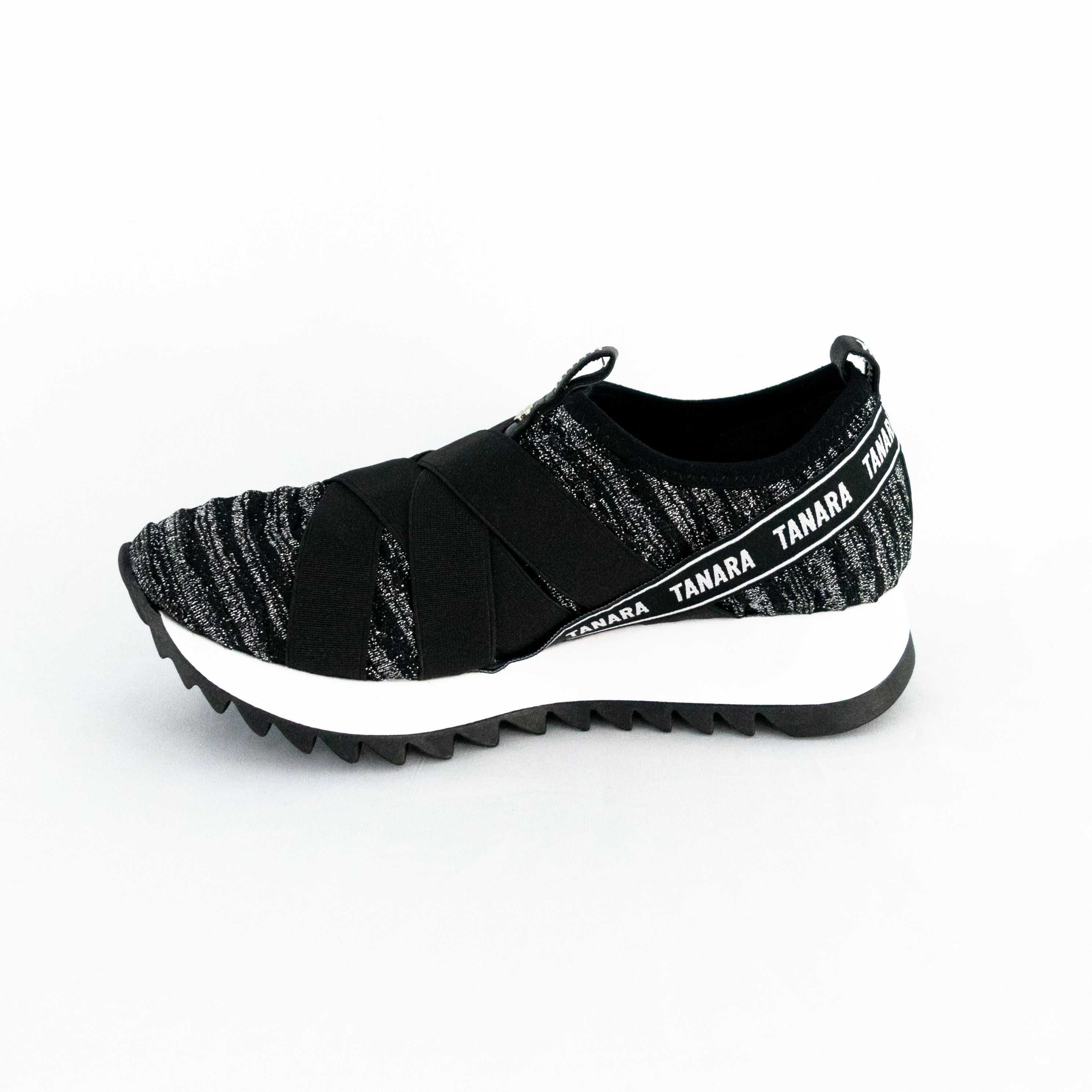 tenis preto brilhoso