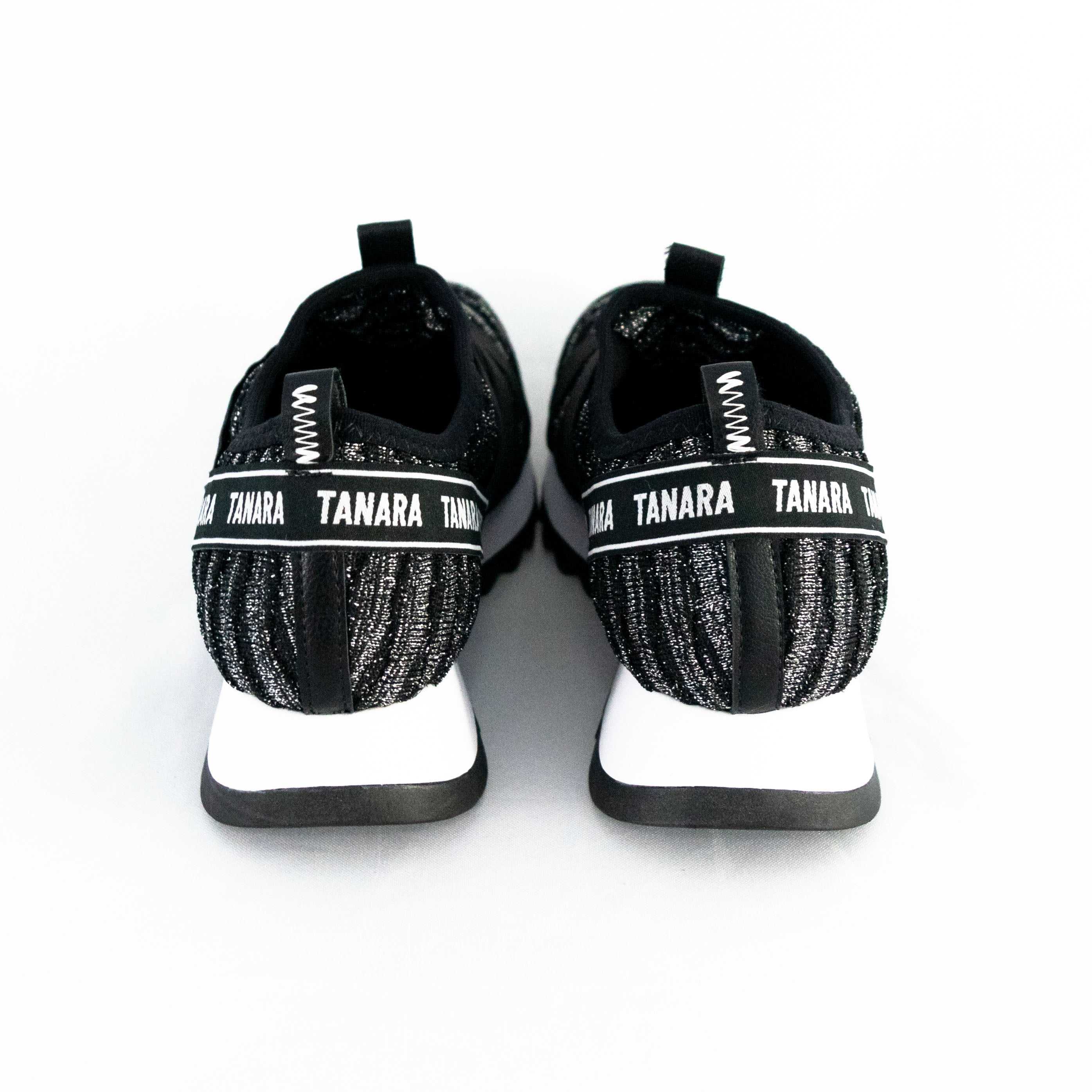 tenis brilhoso preto