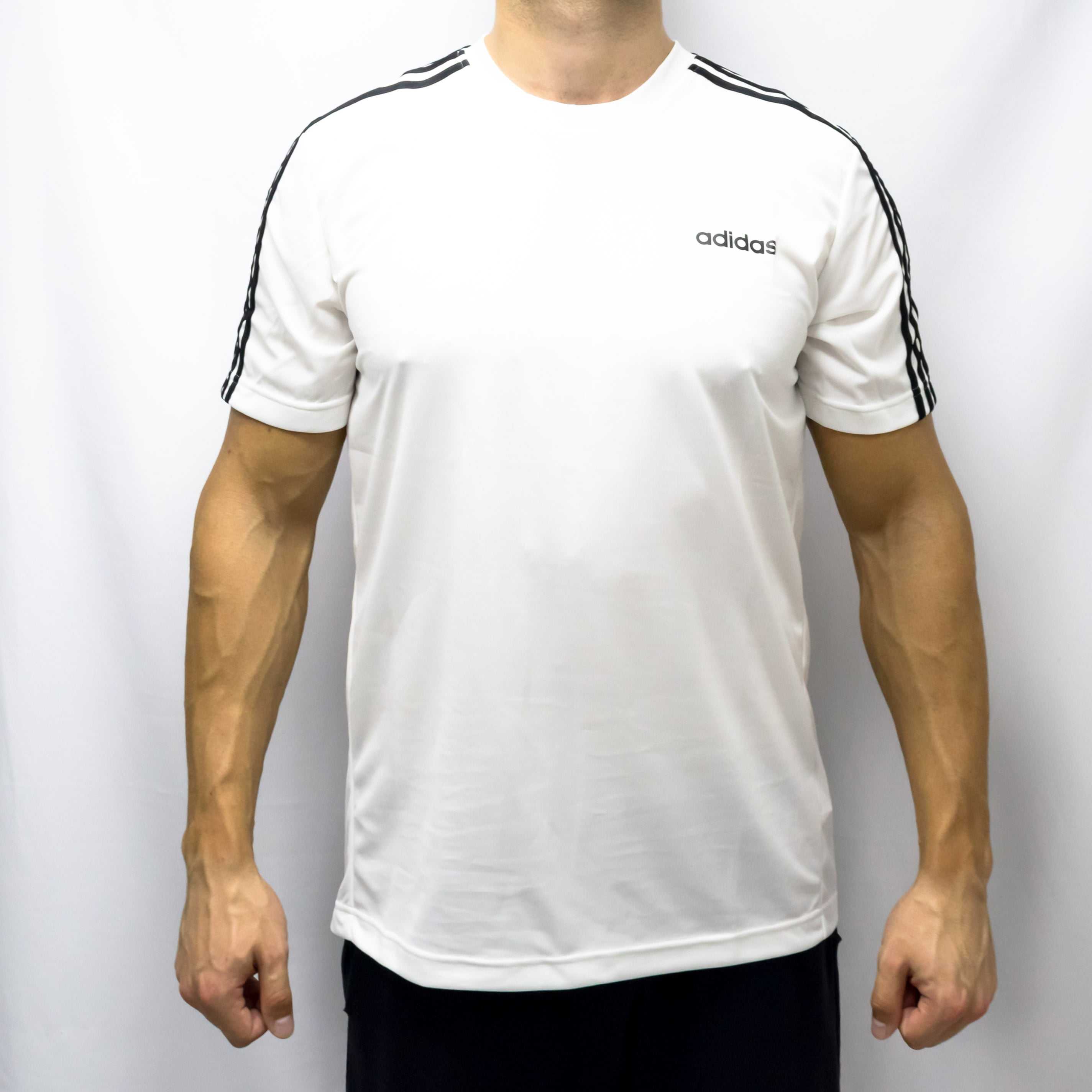 Camiseta Adidas FL0356 Classic com tecido Climalite