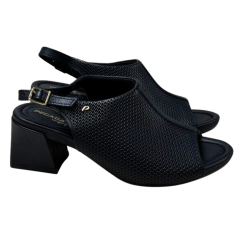 Sandália Pegada 234305-03 Couro Natural Stretch Preto